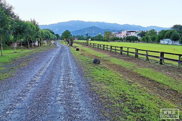 純白露營車